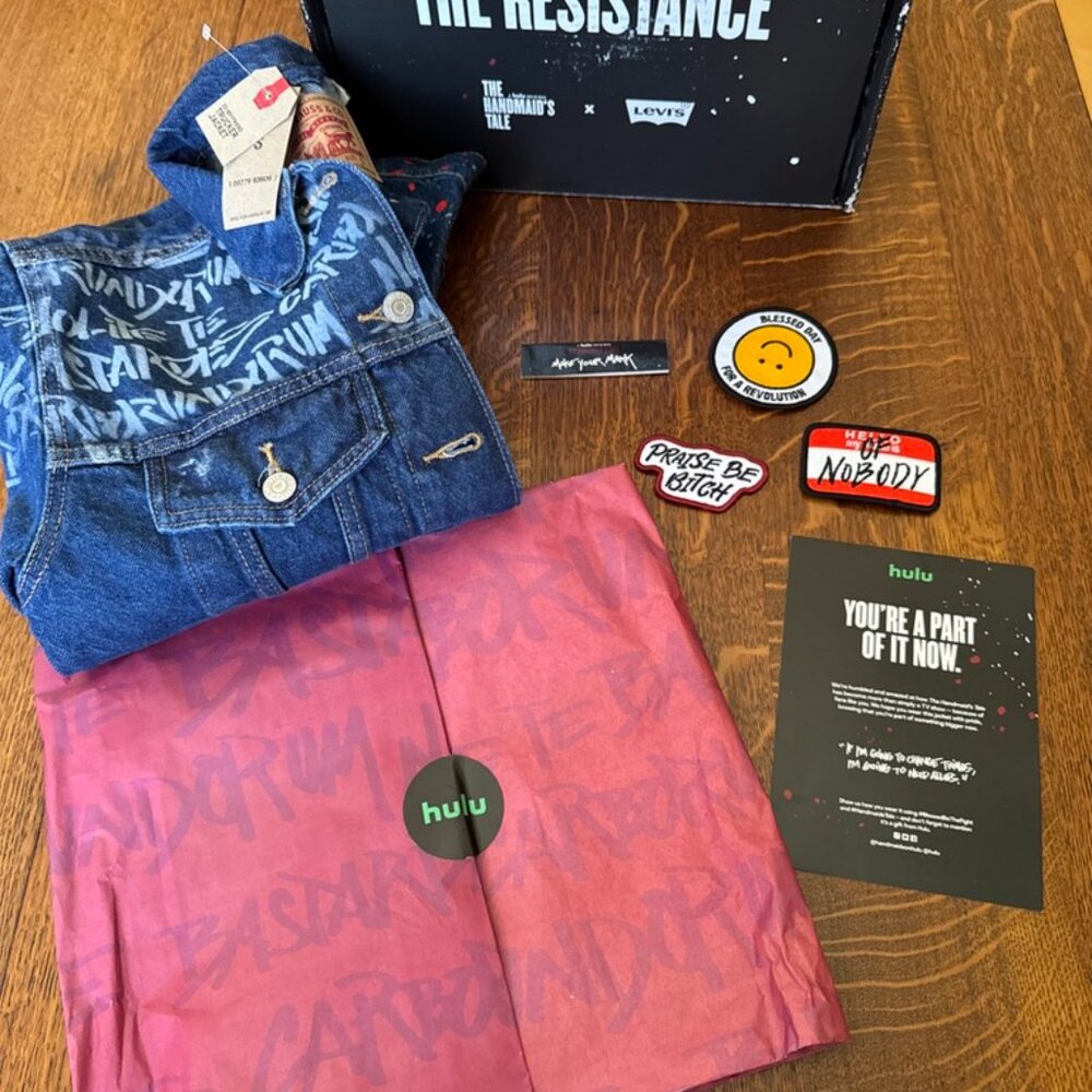 NWT Limited Edition Levi’s X Handmaid’s Tale Small Ex-Boyfriend Trucker Jacket - Picture 2 of 13